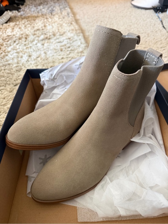 Splendid Shoes - Splendid Women’s Chelsea Ankle Boots in Taupe Suede
